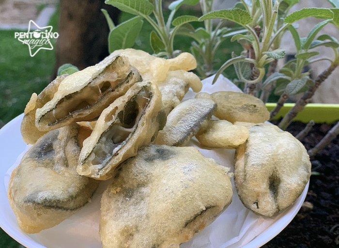 Salvia ripiena di parmigiano